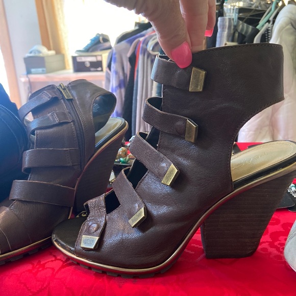 Reaction Kenneth Cole Brown leather strappy booties sandals 9.5 - Picture 3 of 13
